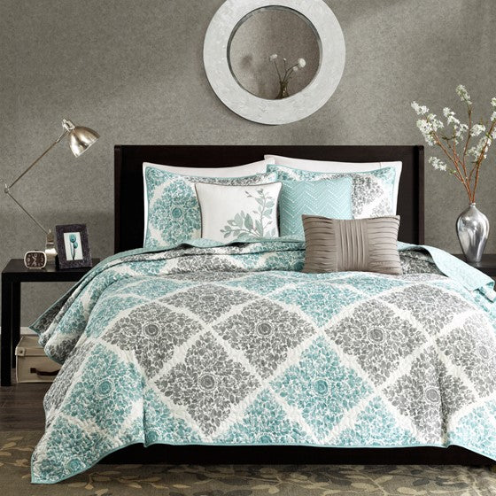 Claire 6 Piece Printed Quilt Set with Throw Pillows