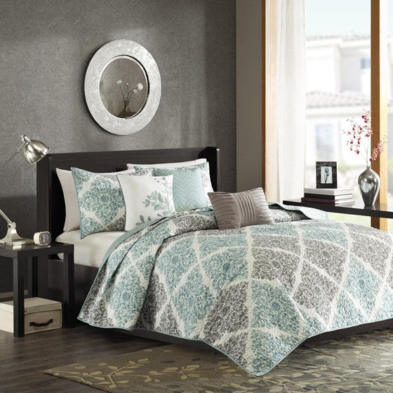 Claire 6 Piece Printed Quilt Set with Throw Pillows