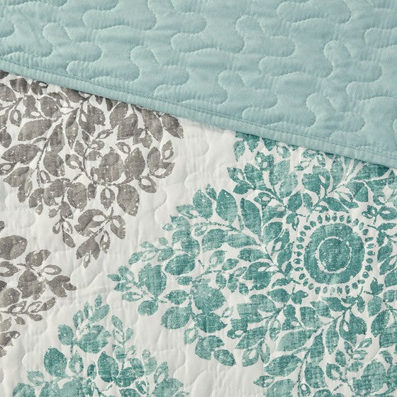 Claire 6 Piece Printed Quilt Set with Throw Pillows