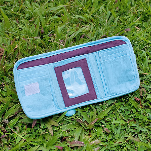 [A Windy Day] Embroidered Applique Fabric Art Trifold Wallet Purse