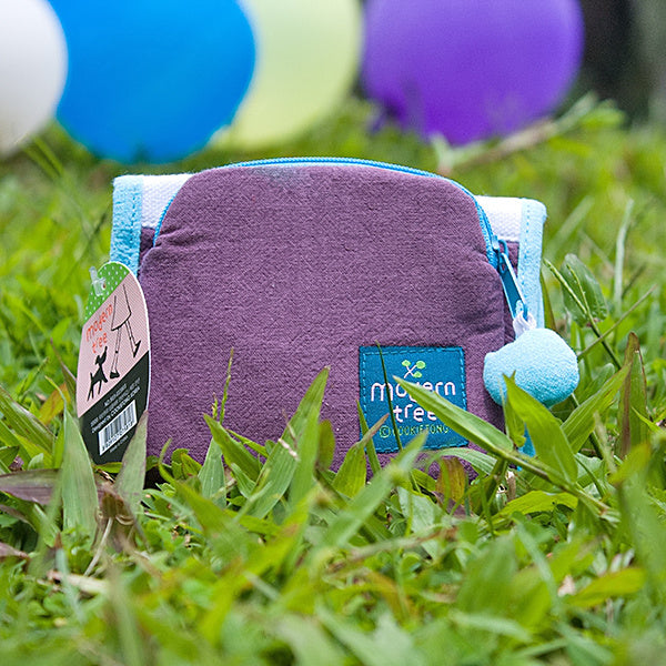 [A Windy Day] Embroidered Applique Fabric Art Trifold Wallet Purse